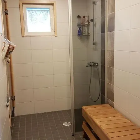 Aurinkolinna 12