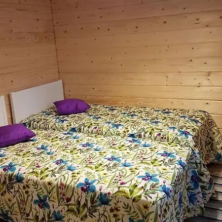 Aurinkolinna 12 *