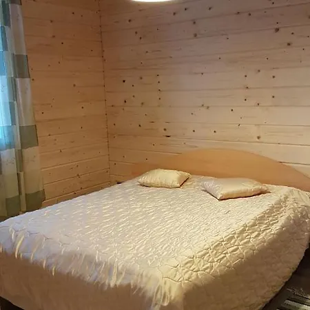 Aurinkolinna 12